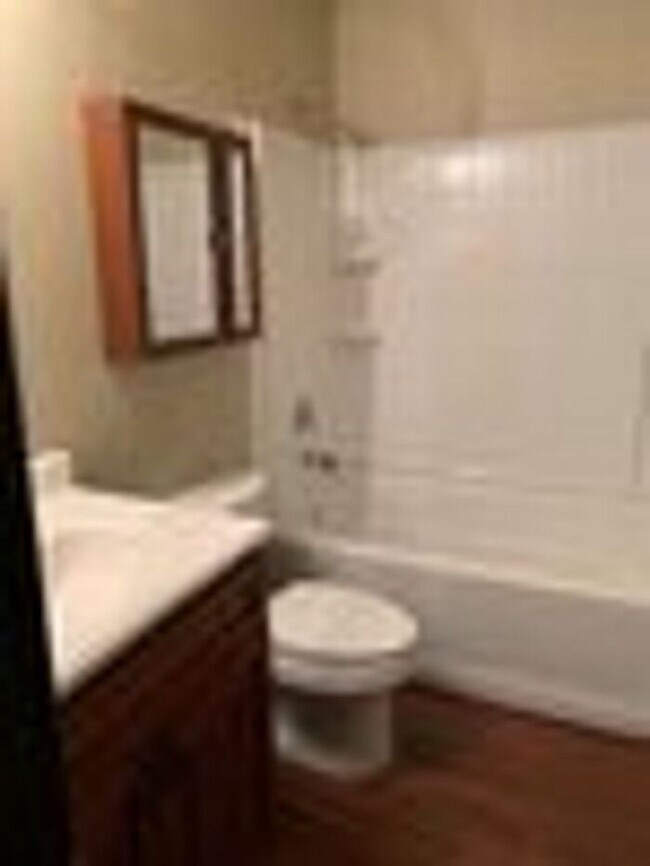 Foto del edificio - 1700 Locust-Studio - downstairs -Coming Soon!