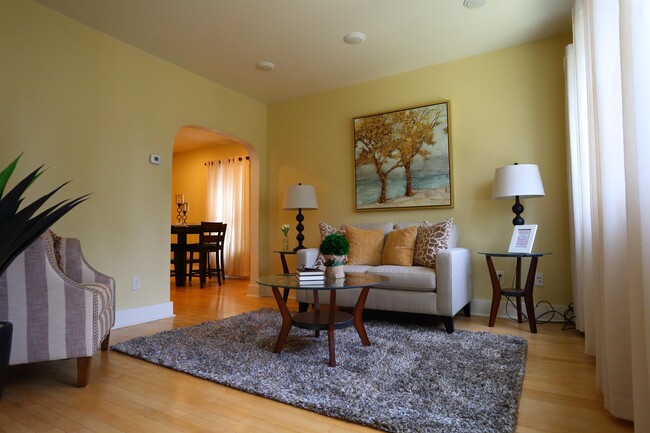 Foto del edificio - 206 3rd Ave NW