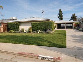 Building Photo - 2044 Mayfair Dr W