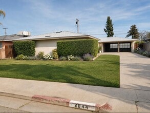 Building Photo - 2044 Mayfair Dr W
