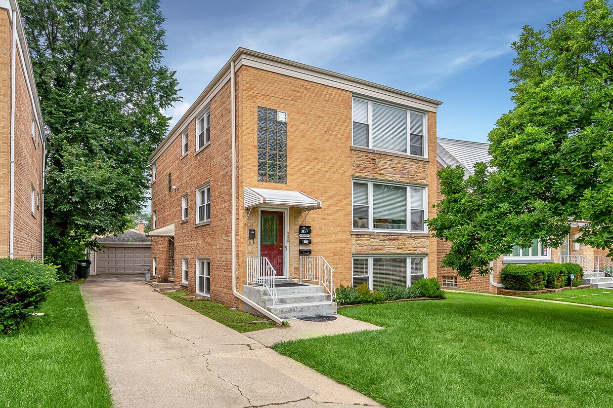 8060 N Oriole Ave, Niles, IL 60714 House Rental in Niles, IL