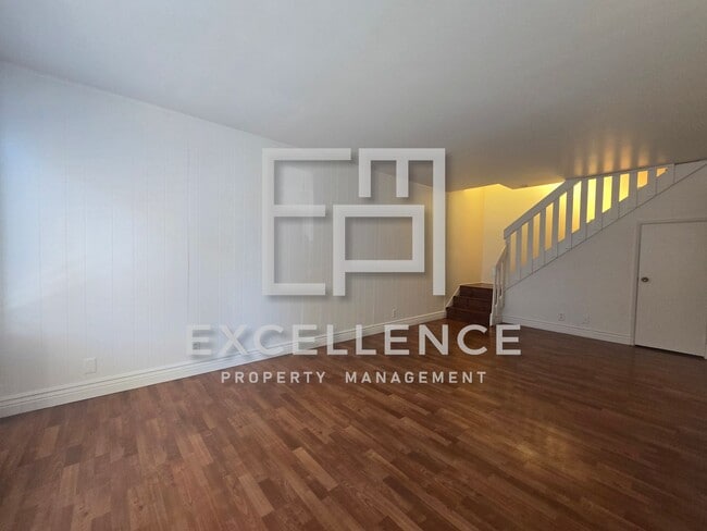 Building Photo - 2/1.5 Condo in 4plex, Granite Counters, LVT, 1 Car Garage, Community Pool and Laundry