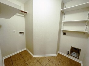 Building Photo - 10210 Canyon Rose Ln