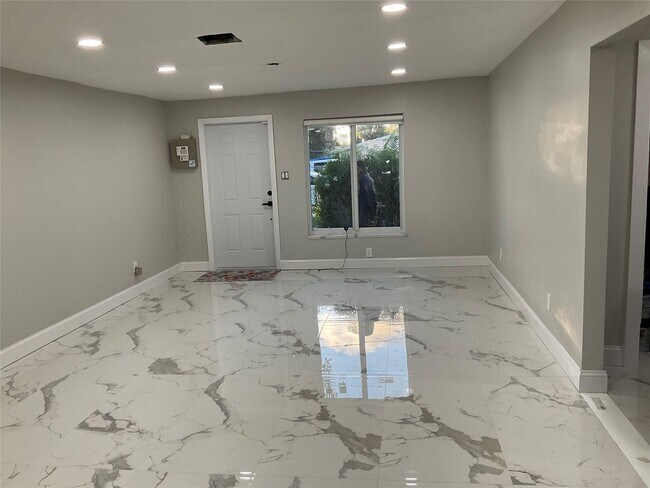 Foto del edificio - 642 NW 14th Way