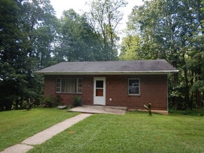 Building Photo - 1951 Howard's Creek Rd