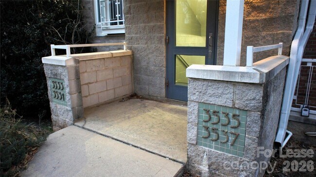 Foto del edificio - 3537 Warp Street