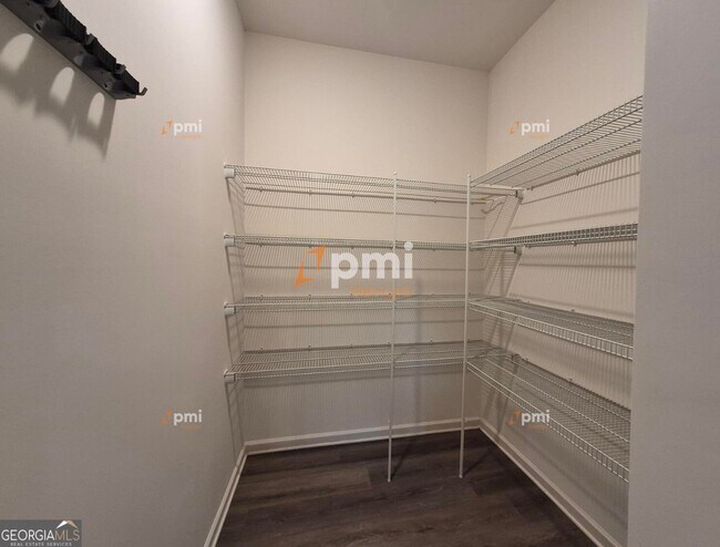 Building Photo - 1081 Cold Water Dr