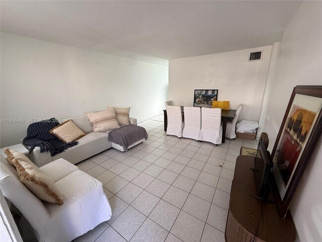 Foto del edificio - 654 W 29th St