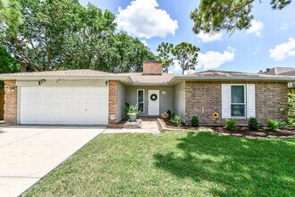 Building Photo - 16823 Cobble Ridge Dr