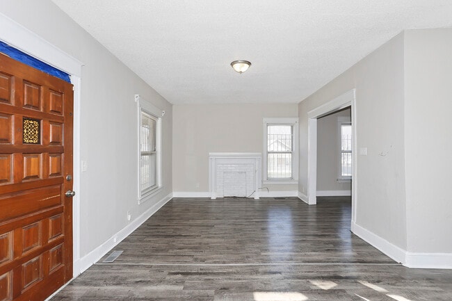 Building Photo - 2501 Spruce Ave