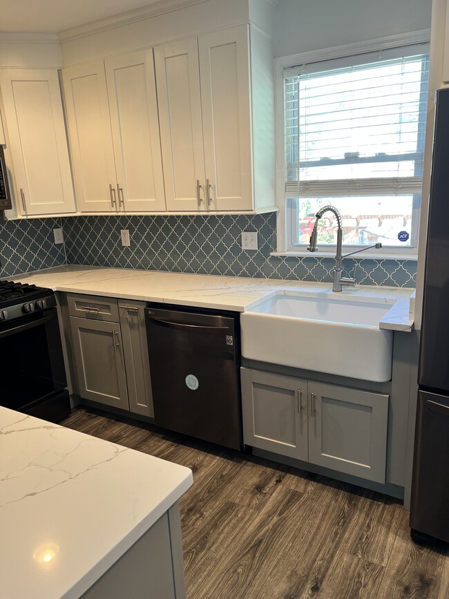 Building Photo - 3001 16th Rd S