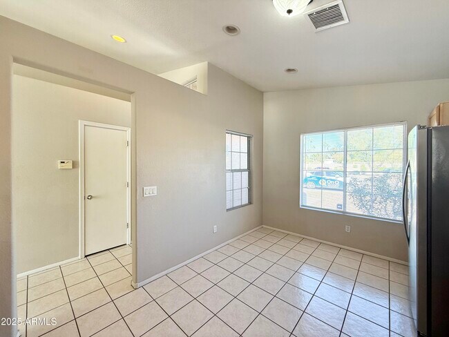 Foto del edificio - 10527 W Windsor Blvd