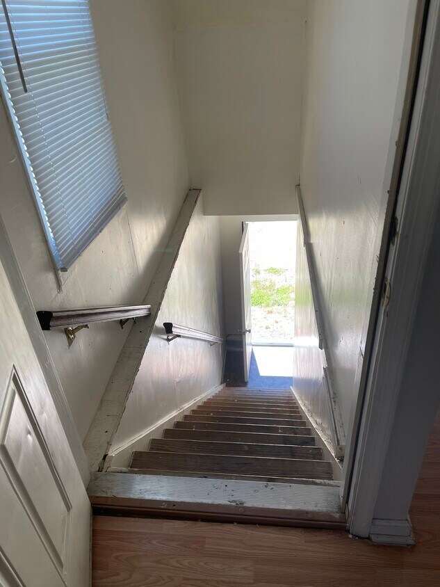Private Entrance - 3800 Kecoughtan Rd