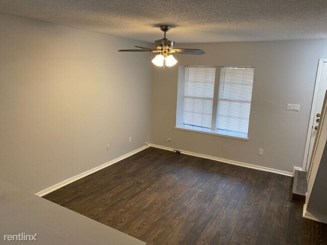Building Photo - 11404 Walnut Ridge Dr