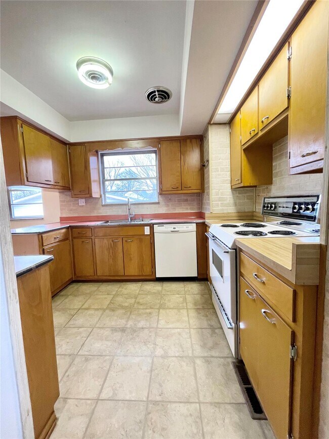 Foto del edificio - 4120 Shirley Dr