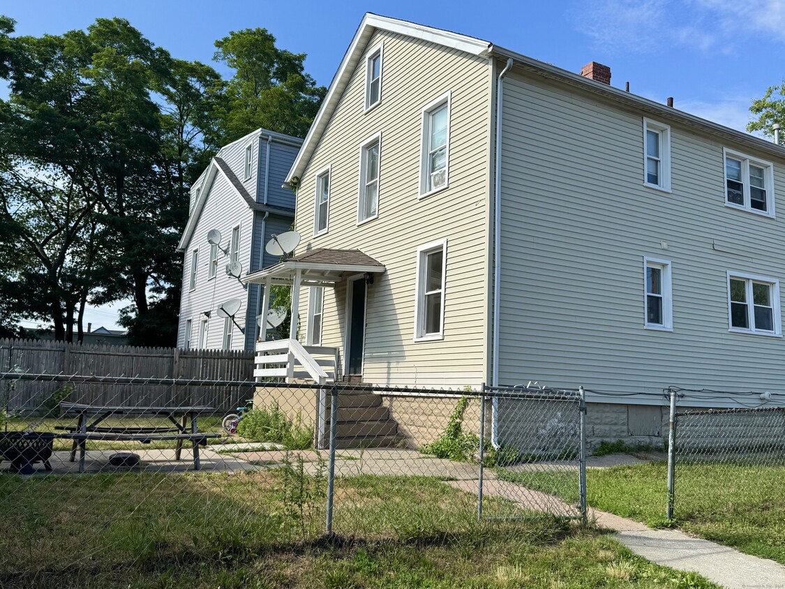 Primary Photo - 282 Front Ave