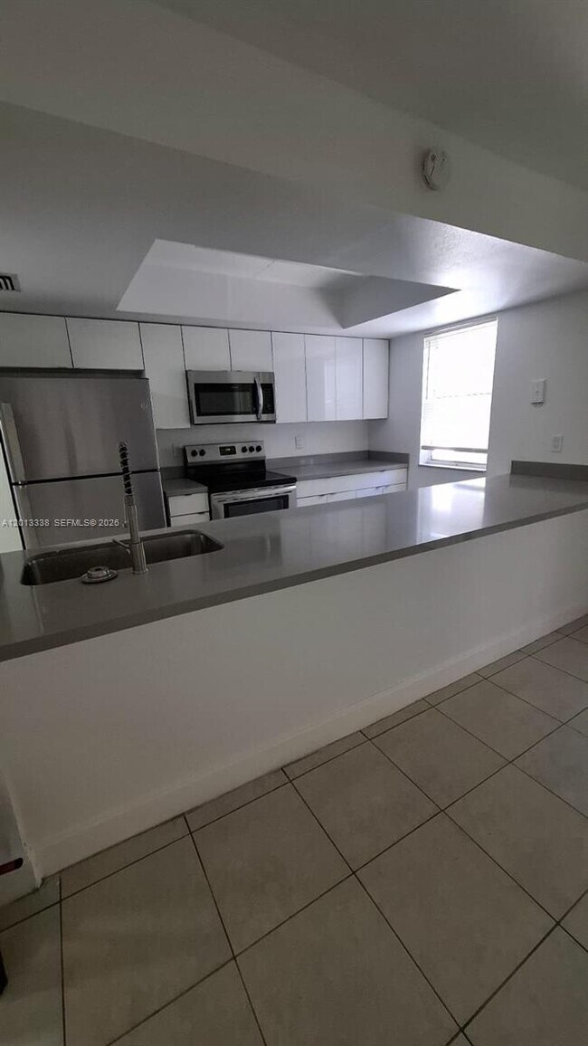 Foto del edificio - 16220 NW 2nd Ave