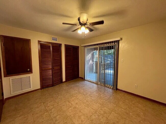 Building Photo - "Charming 2-Bed, 2-Bath Home in Tallahassee's Heart - Cozy 928 Sq Ft Haven!"