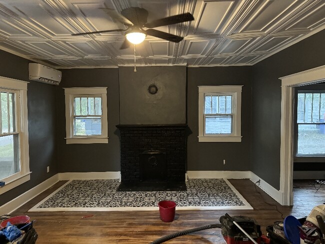 Building Photo - 415 Howell St