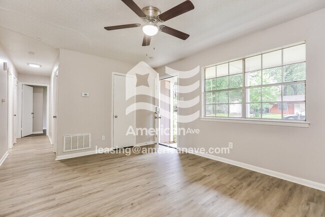 Foto del edificio - 9601 Comstock Rd