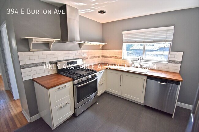 Building Photo - Newly Updated 3 Bed Salt Lake Home! No Dep...