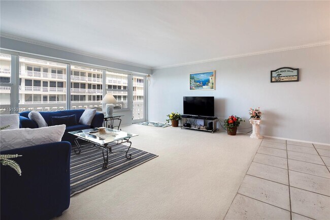 Building Photo - 4010 Galt Ocean Dr