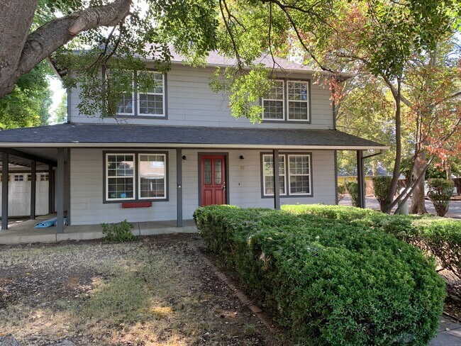 Foto del edificio - 4 Bedroom House with Great Floor Plan Clos...