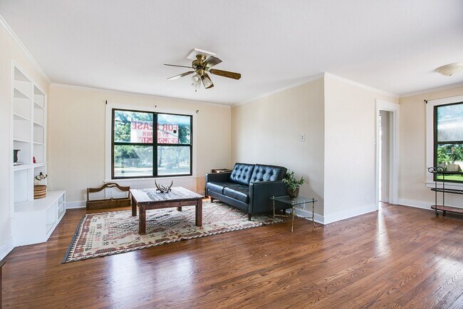 Building Photo - 421 W Concho Ave