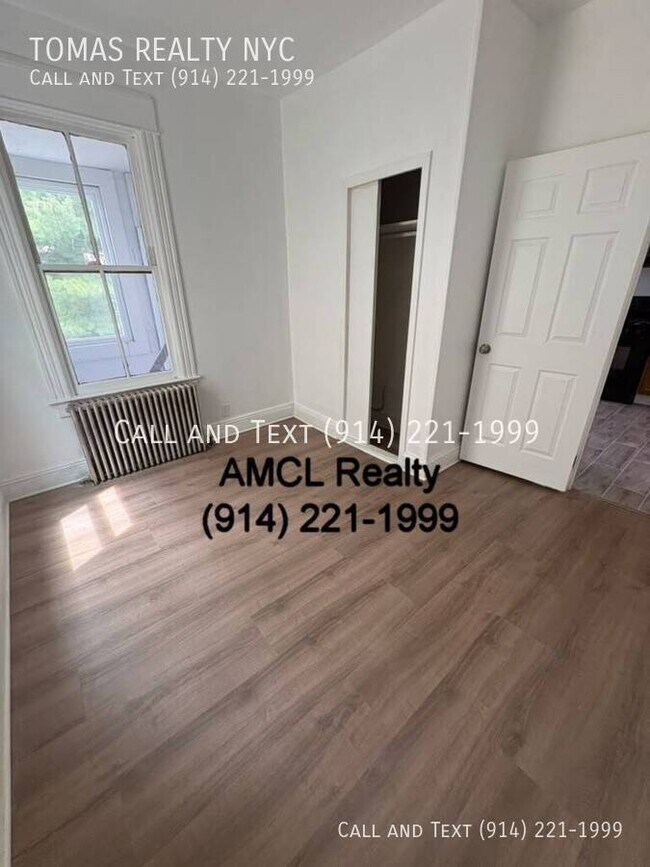 Building Photo - 143 Voss Ave