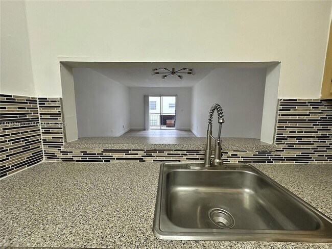 Foto del edificio - 13685 NE 10th Ave