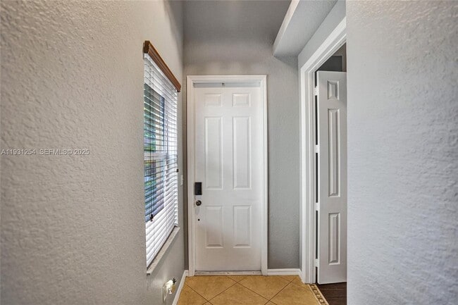 Foto del edificio - 2057 SE Avon Park Dr