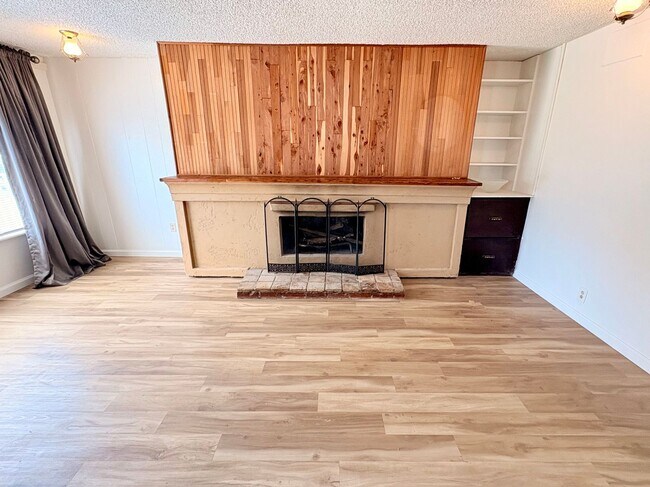 Foto del edificio - 2 WEEKS FREE RENT December Special