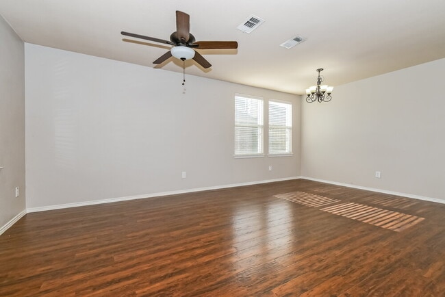 Building Photo - 309 Coneflower Dr