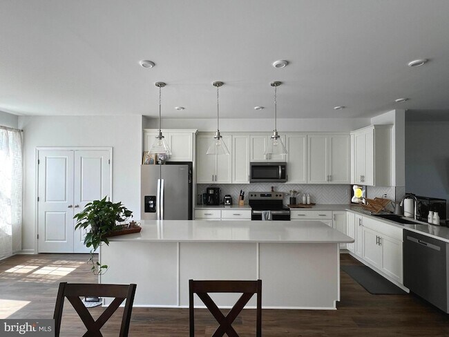 Foto del edificio - 623 Hemsworth Ln