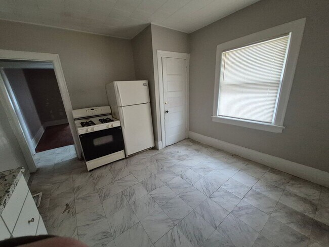 Foto del edificio - 1107-1109 South Clinton