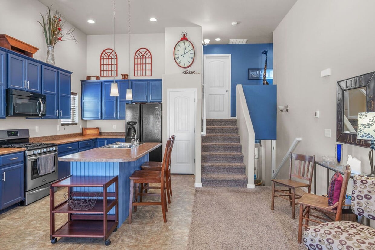 Charming 4-Bedroom, 3-Bath Home in East Loveland - Charming 4-Bedroom, 3-Bath Home in East Loveland