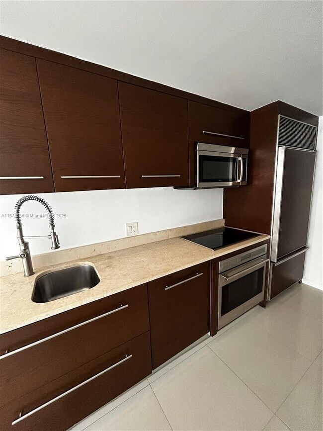 Foto del edificio - 495 Brickell Ave