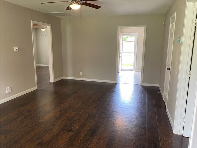 Foto del edificio - 5018 Kenilwood Dr