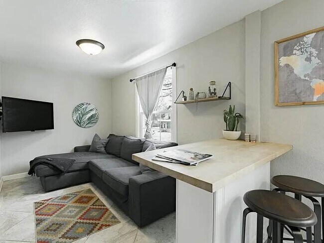 Foto del edificio - 1541 Charles Ave