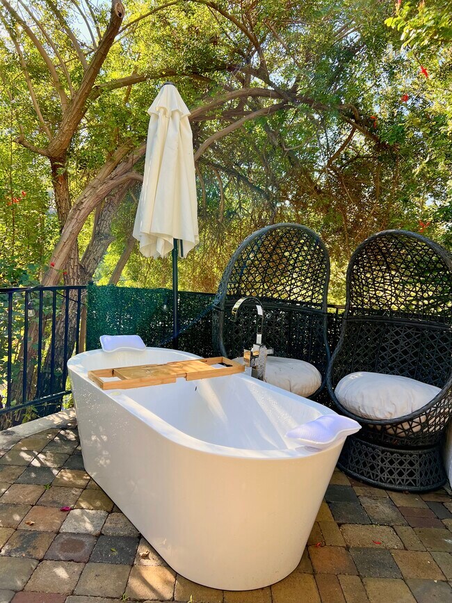 Su propia bañera de hidromasaje privada al aire libre - 13554 Rand Dr