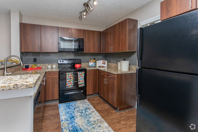 2BR, 2BA - 1000SF - Harbor & Pine Apartments