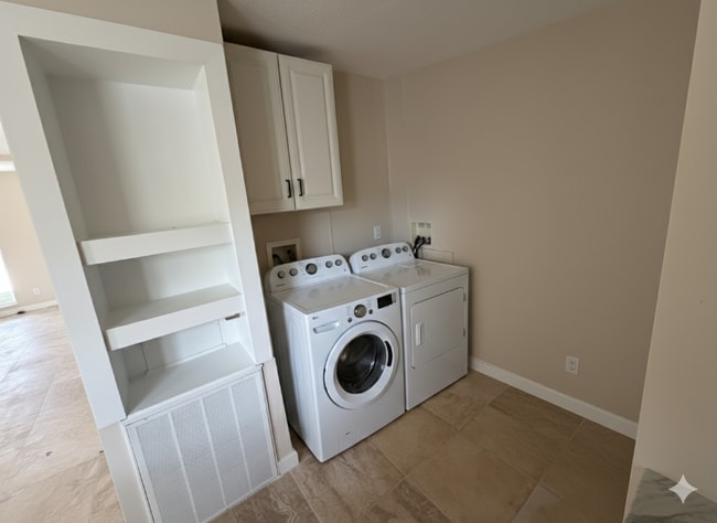 Foto del edificio - 531 Sunset Ridge Ln