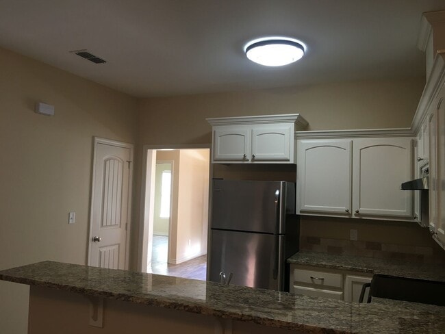 Building Photo - 115 Pinebrook Pl
