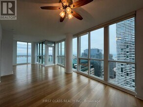 Building Photo - 33 Bay St.