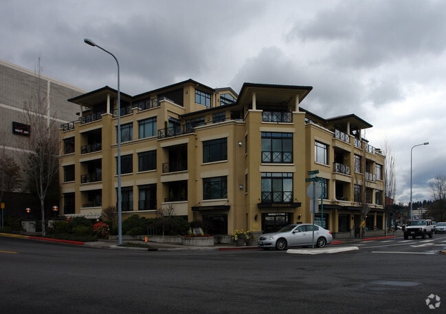Building Photo - Tiara de Lago