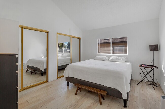 Foto del edificio - 14827 Sherman Way