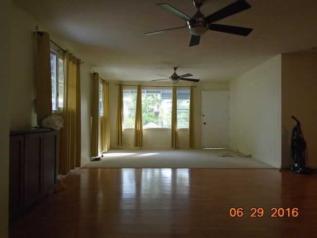 Building Photo - Great Kailua Neighborhood! Single Family h...