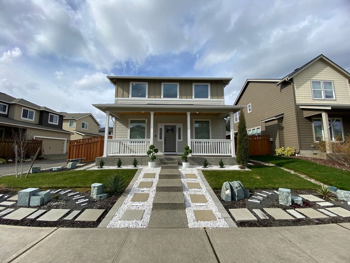 Beautiful Tehaleh Home House Rental in Bonney Lake, WA