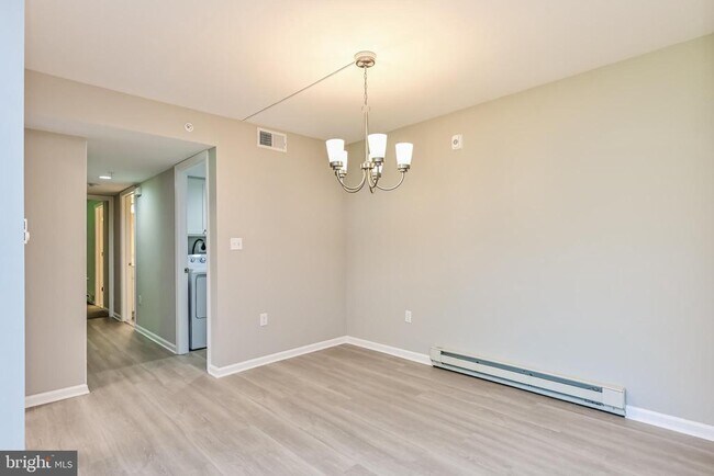 Building Photo - 15210 Elkridge Way