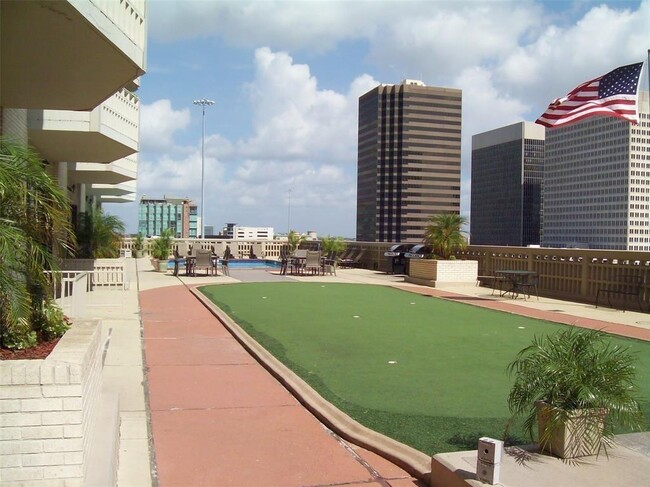 Building Photo - 2016 Main St